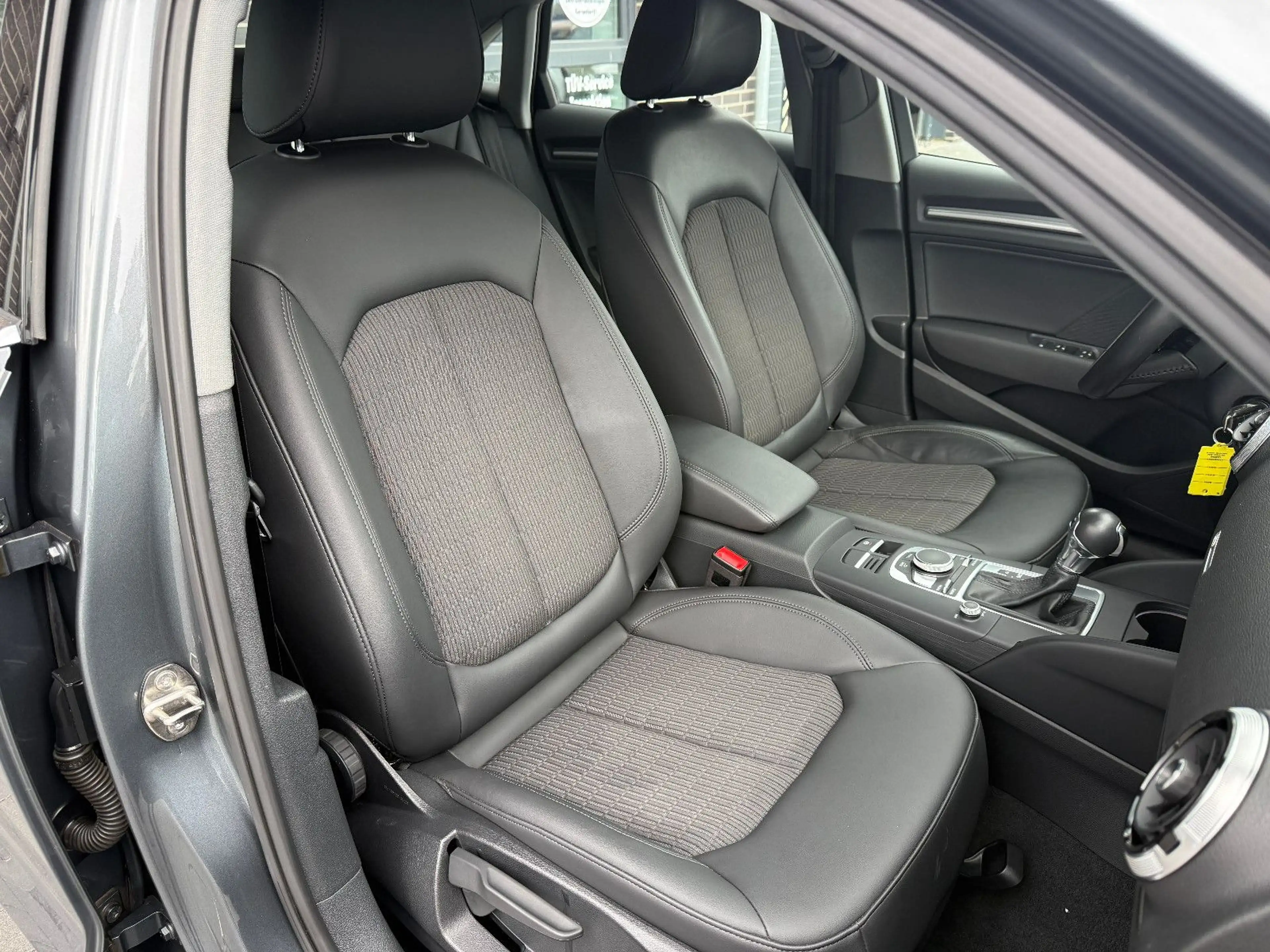 Audi A3 Limousine design*Automatik*Bi-Xenon*PDC*SHZ* — photo 9