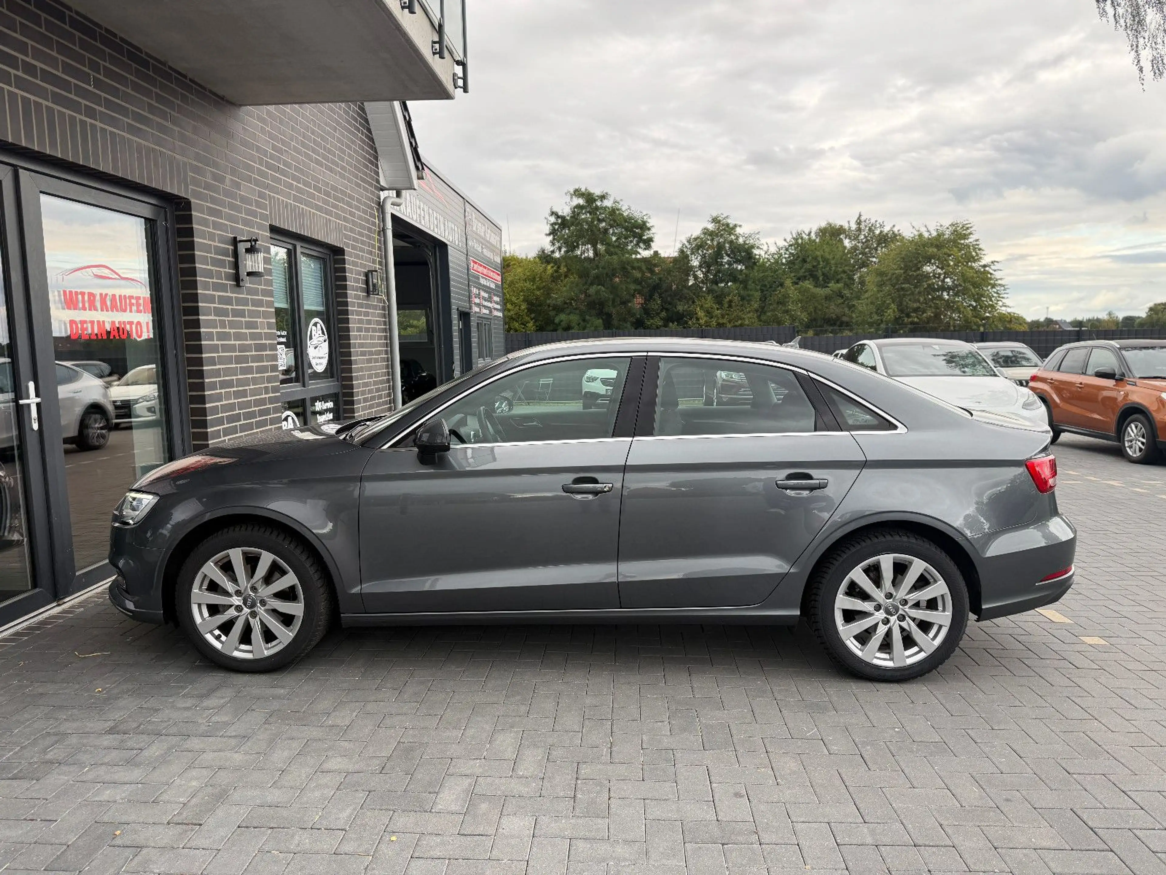 Audi A3 Limousine design*Automatik*Bi-Xenon*PDC*SHZ* — photo 6