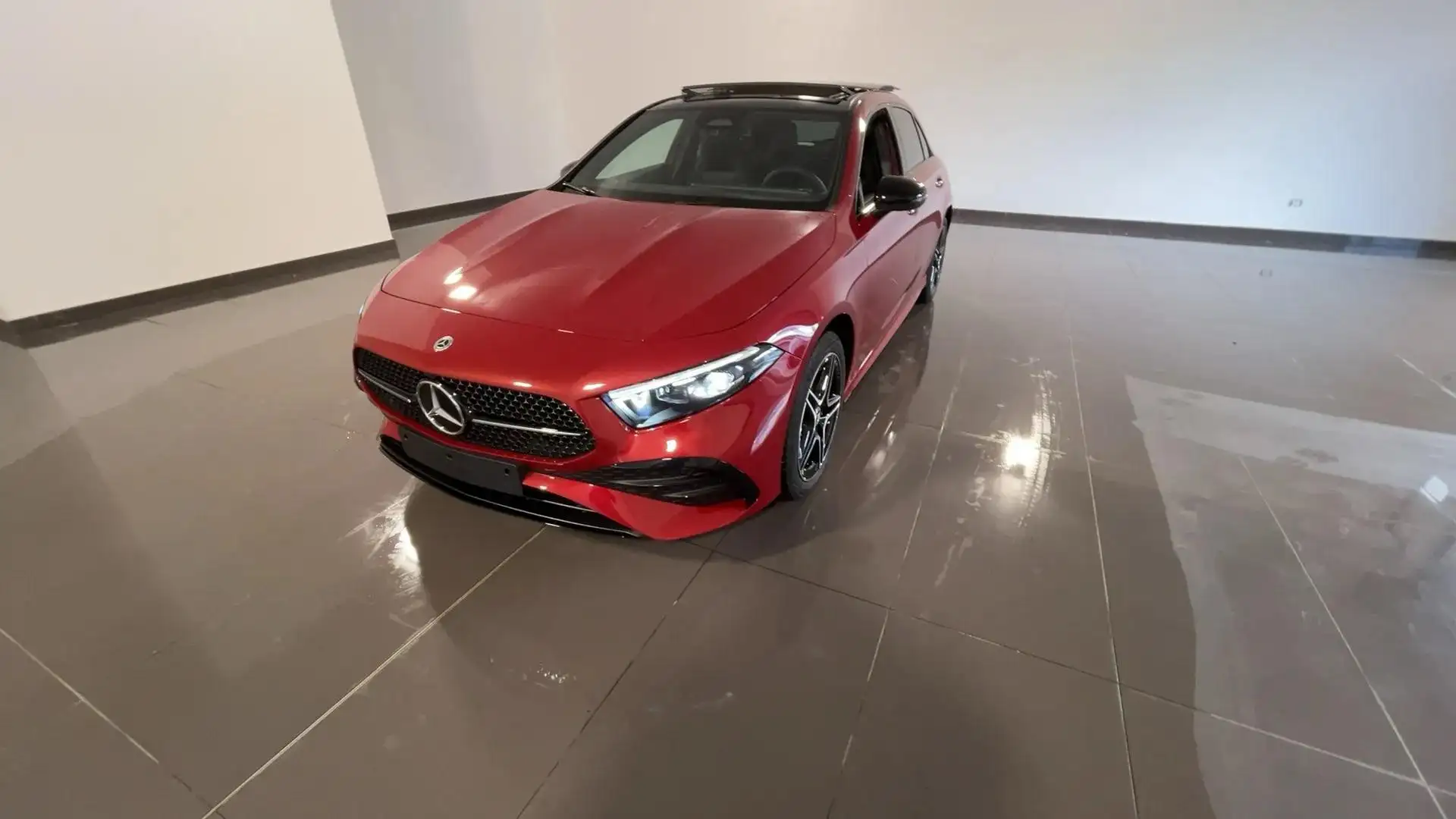 Mercedes-Benz A 250 e Plug-in hybrid AMG Line - TETTO - VARI COLORI! Rot - 1