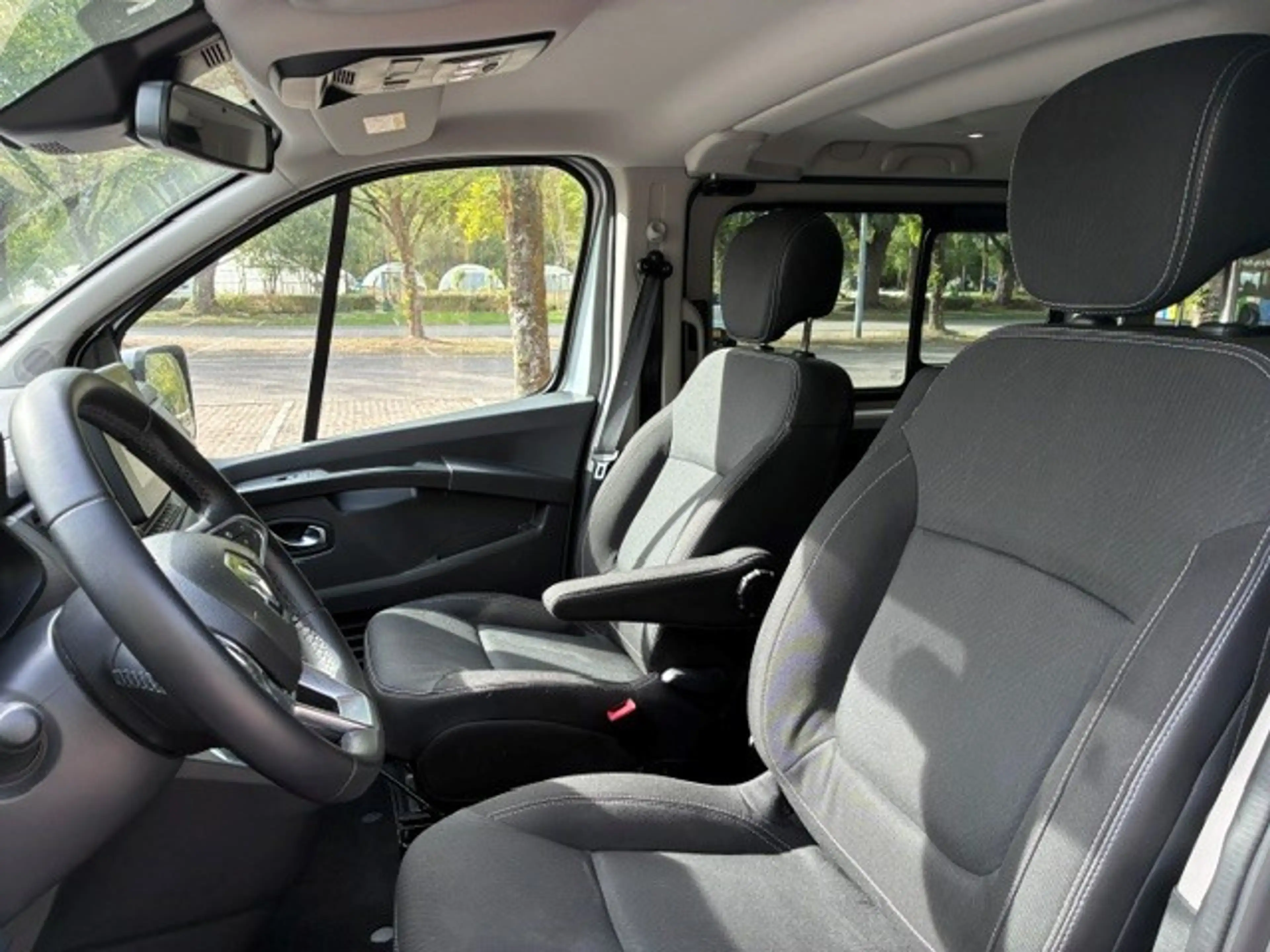 Renault Trafic Grand Passenger Intens Blue dci 170 AUTO — photo 6