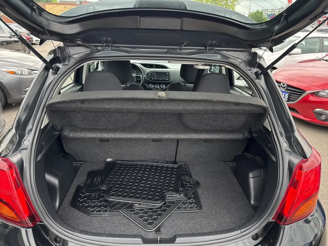 Toyota Yaris снимка Toyota Yaris