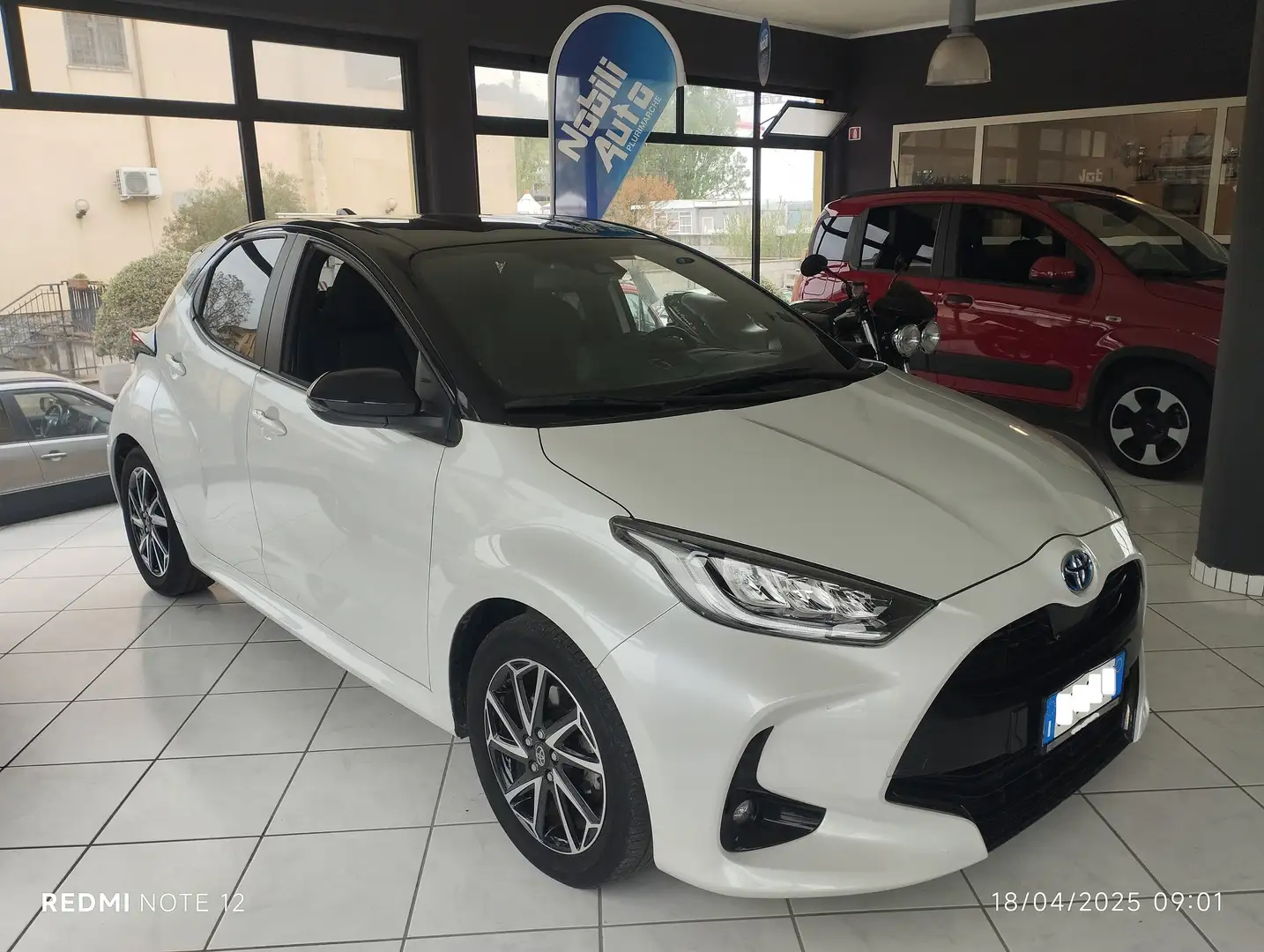 Toyota Yaris Full-Hybrid Style - 1