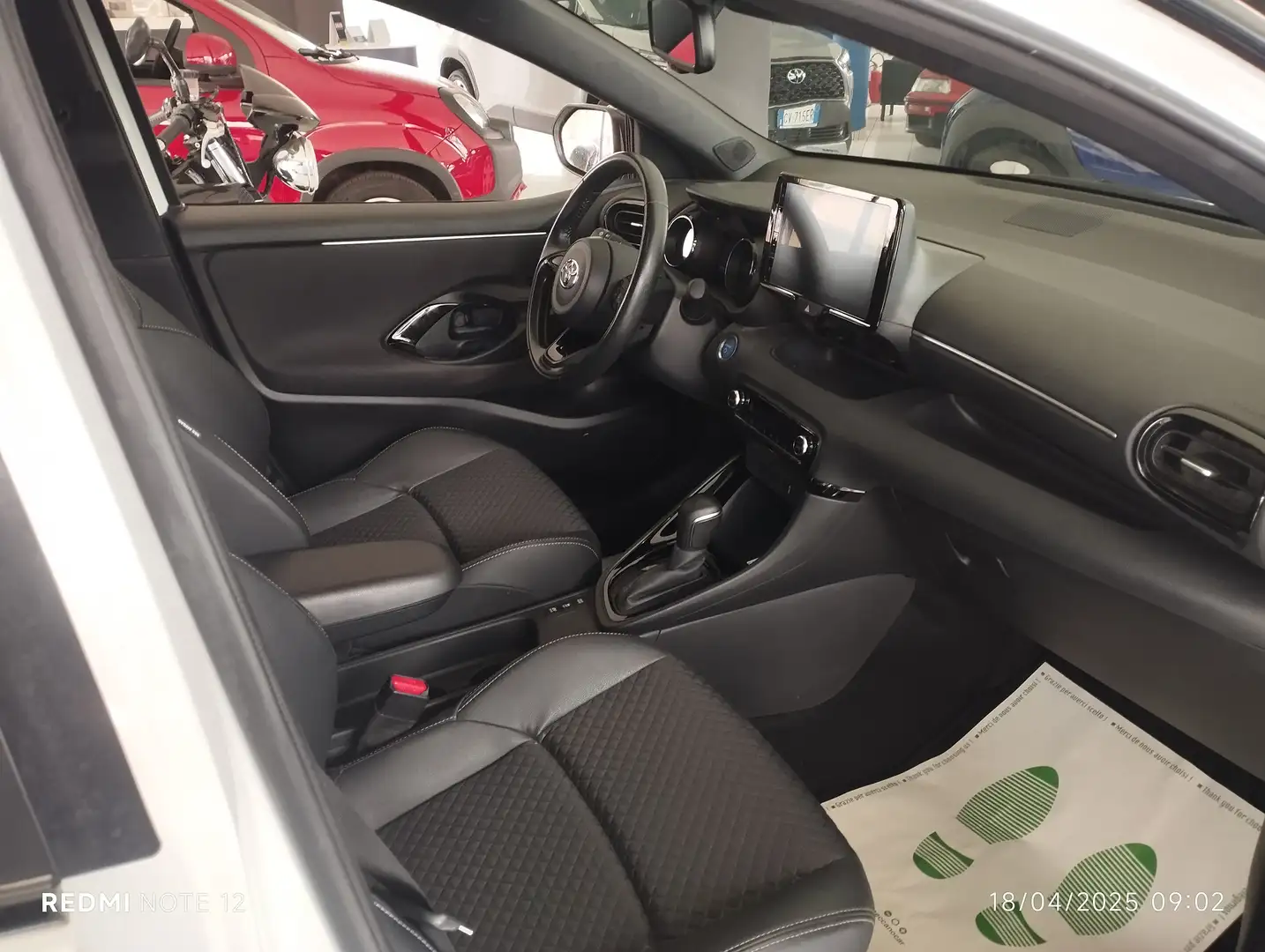 Toyota Yaris Full-Hybrid Style - 2