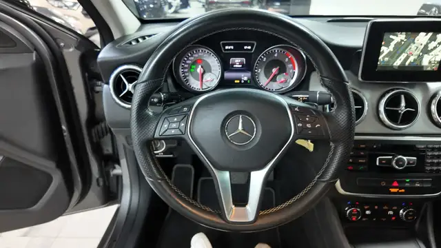 Mercedes-Benz Gla view 21