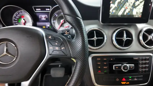 Mercedes-Benz Gla view 23