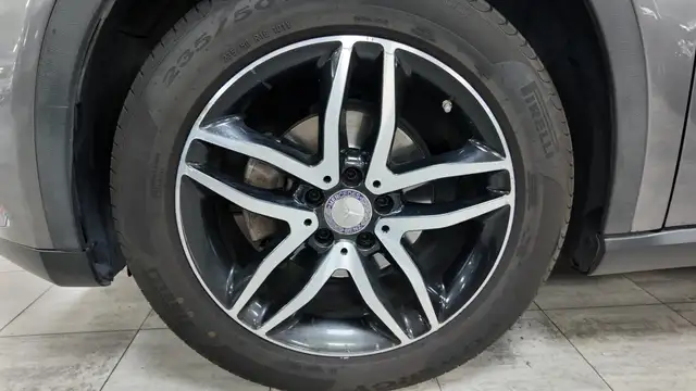 Mercedes-Benz Gla view 11