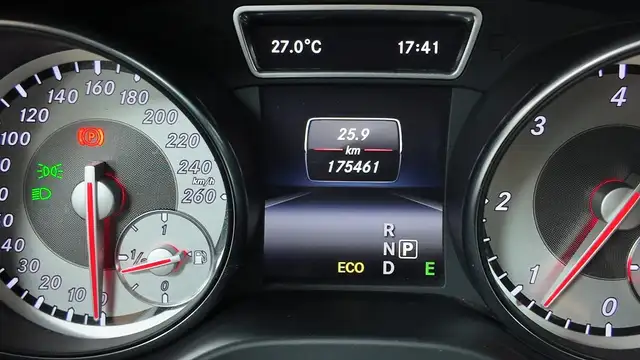 Mercedes-Benz Gla view 29