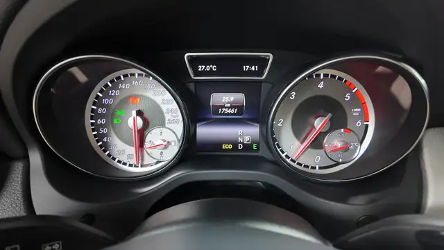 Mercedes-Benz Gla view 28