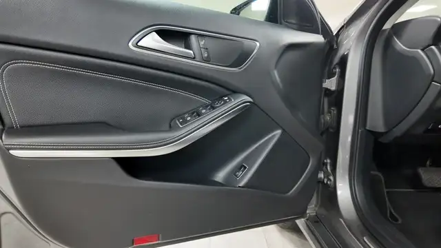 Mercedes-Benz Gla view 15