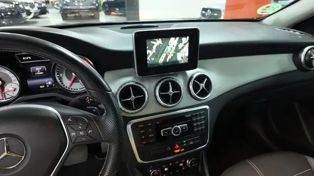 Mercedes-Benz Gla view 30