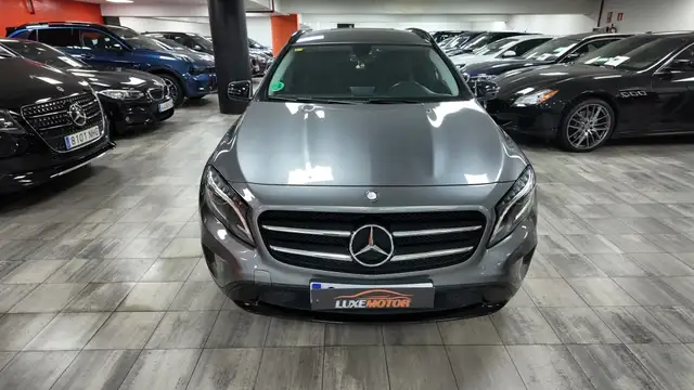 Mercedes-Benz Gla view 2
