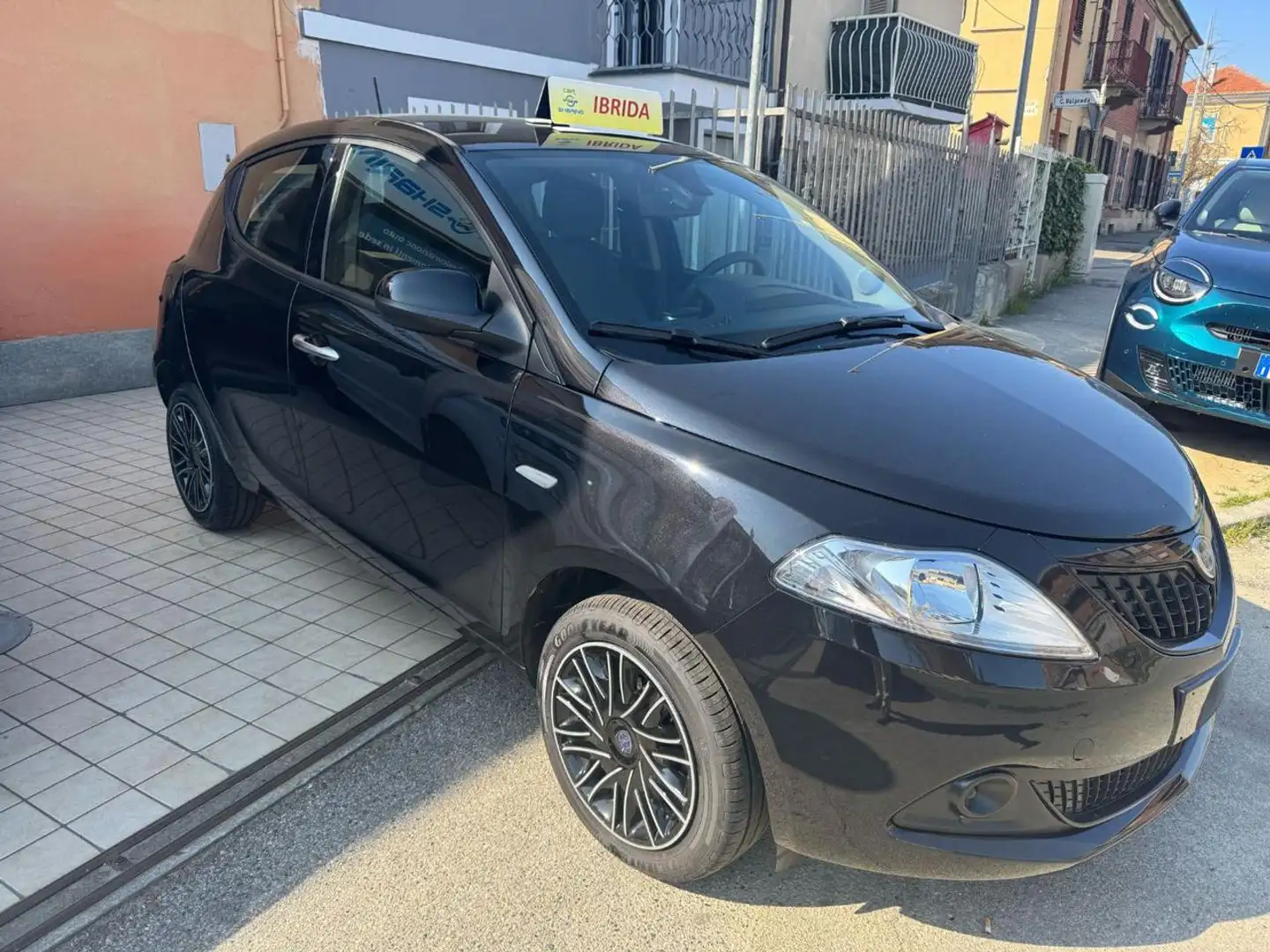 Lancia Ypsilon 1.0 FireFly 5 porte S&S Hybrid Oro Nero - 2