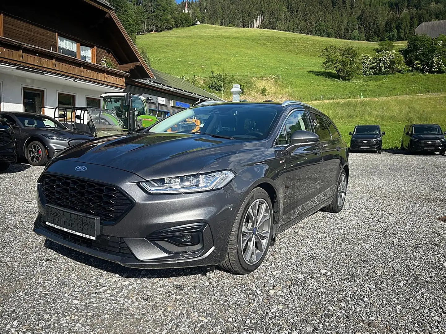 Ford Mondeo Traveller Titanium 2,0 TDCi Aut. Grau - 2