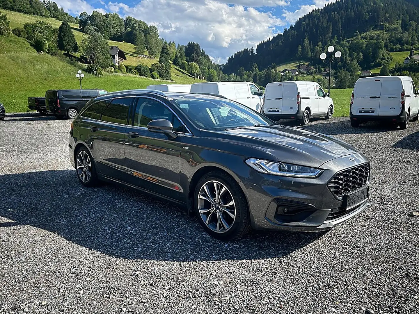 Ford Mondeo Traveller Titanium 2,0 TDCi Aut. Grau - 1
