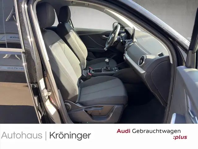 Audi Q2 view 9
