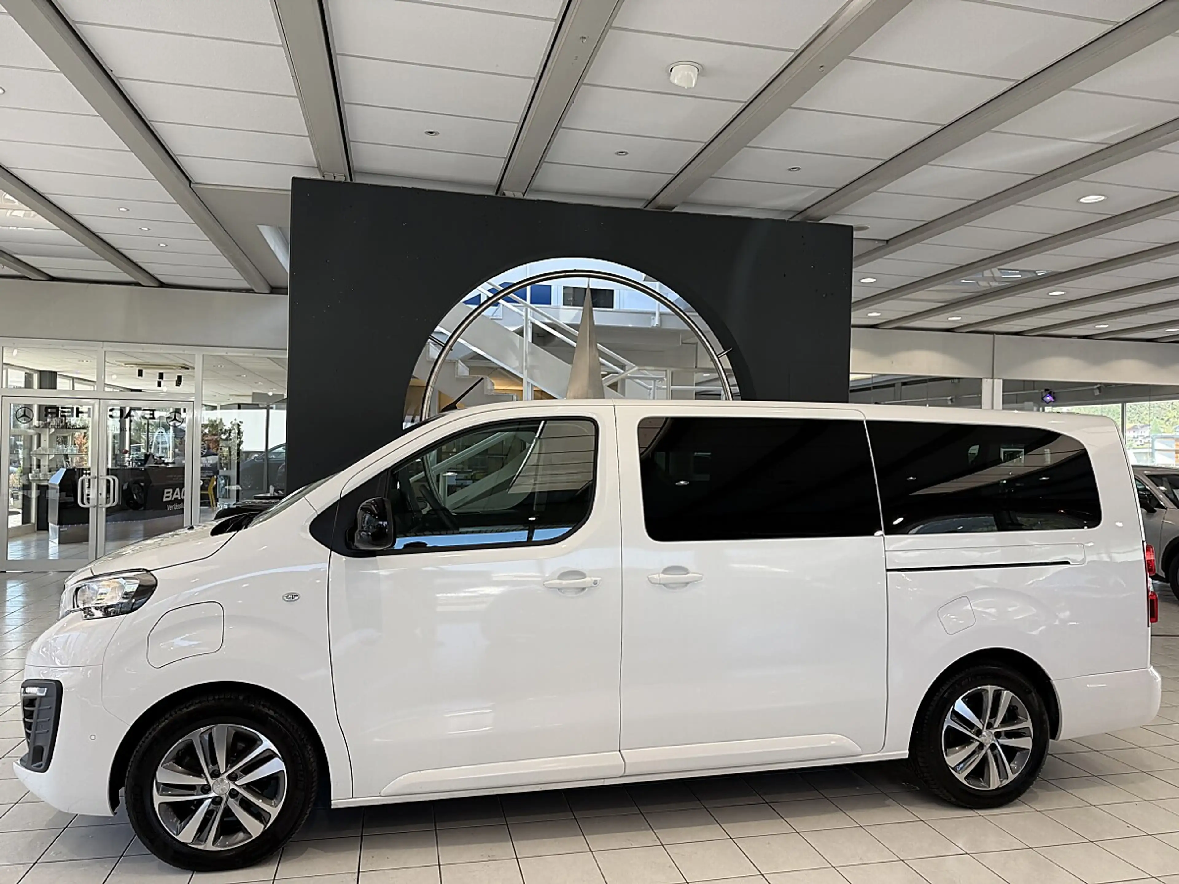 Peugeot Traveller e-Traveller Active L3 100kW Batterie 75kWh — photo 3