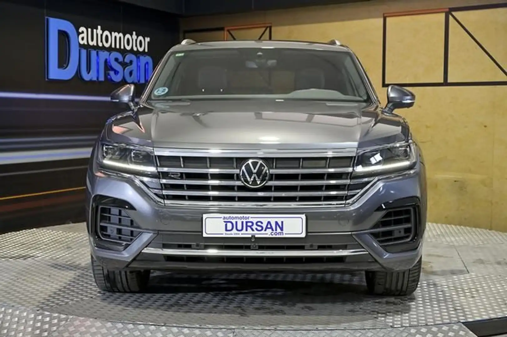 Volkswagen Touareg Prem Eleg 3.0 V6 TDI 210kW Tip 4M Gris - 2