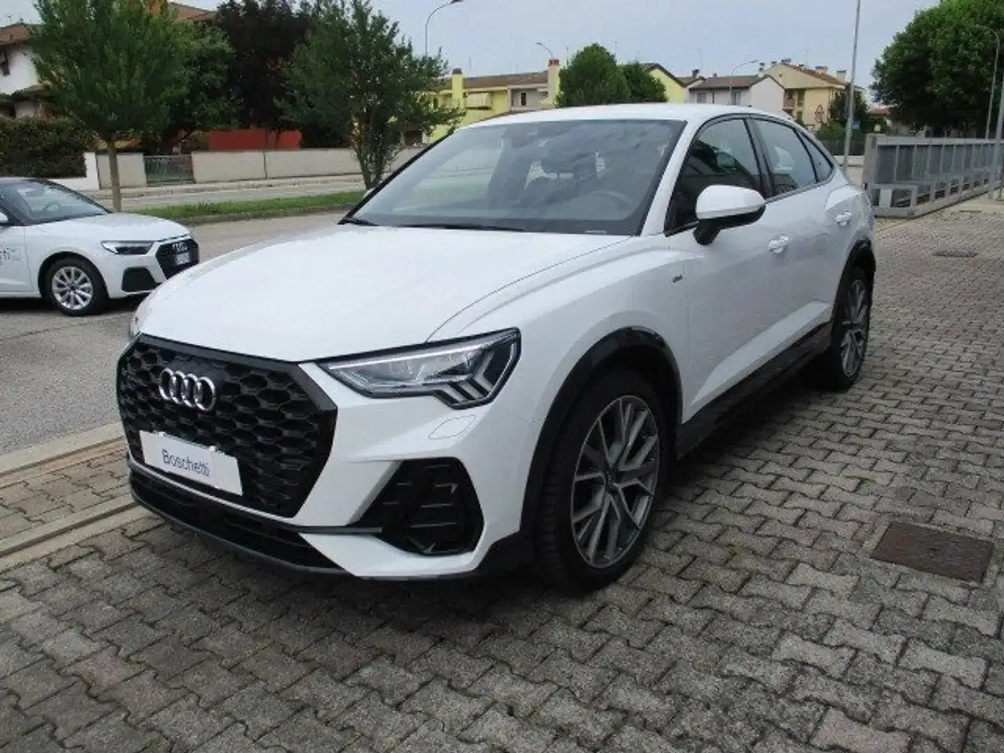 Audi Q3 Sportback 45 2.0 tfsi S line quattro s-tronic Biały - 2