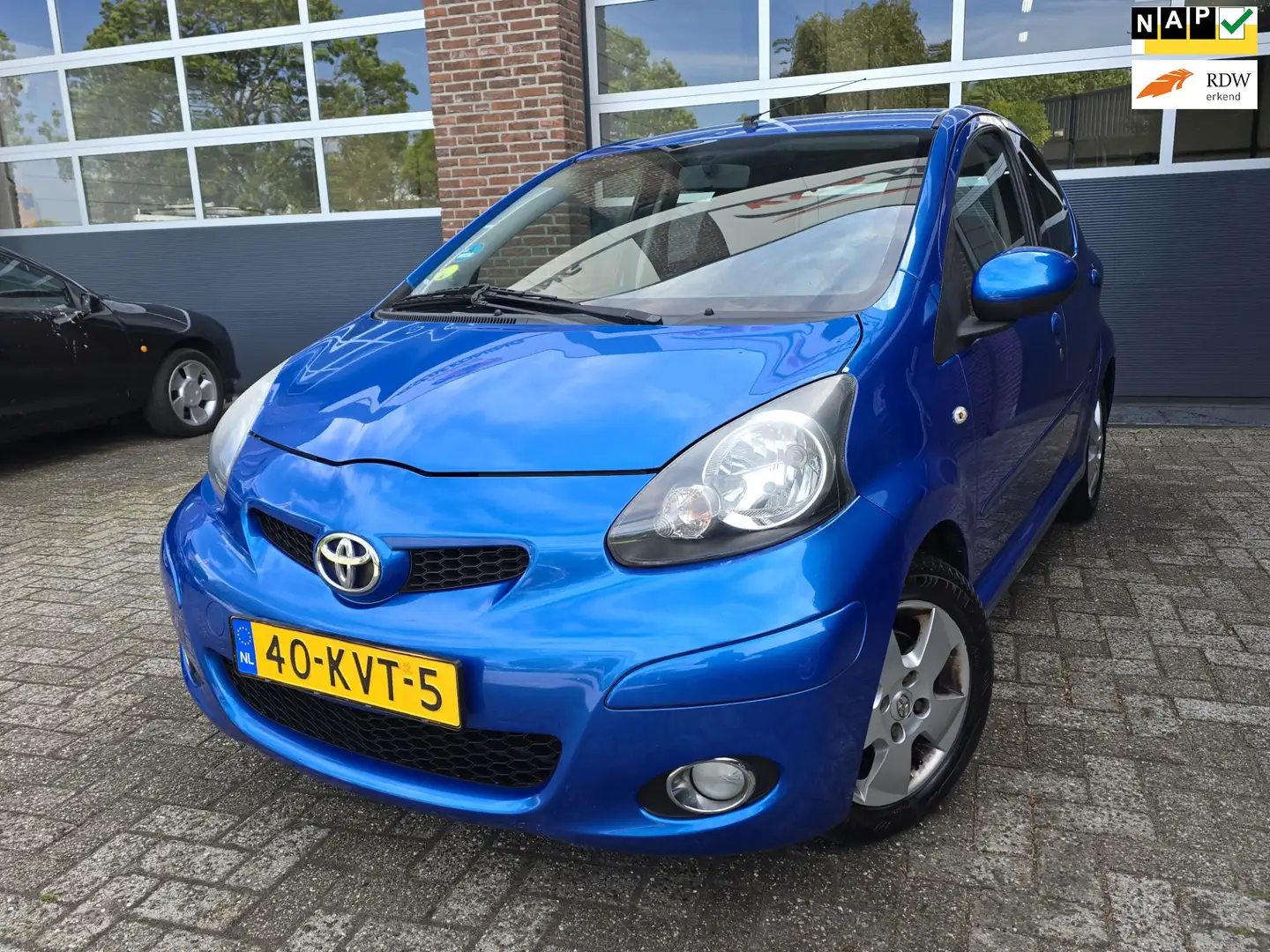 Toyota Aygo 1.0-12V Dynamic Blue Apk |Airco |5DR | C1 / 107 Blauw - 1