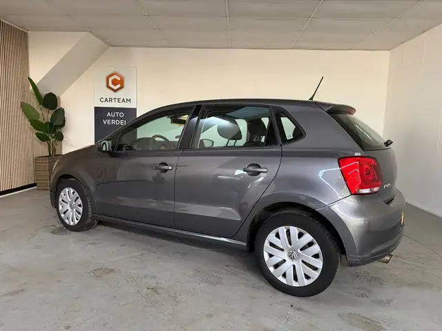 Volkswagen Polo view 2