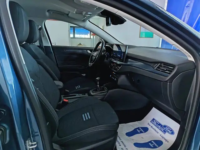 Ford Focus view 13