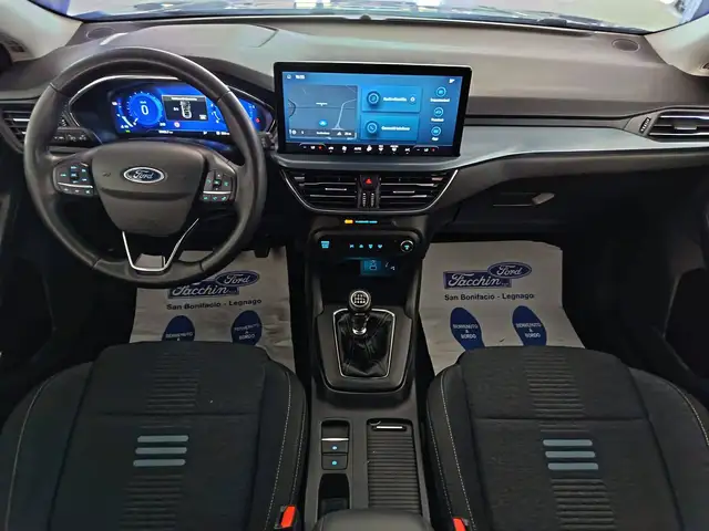 Ford Focus view 9