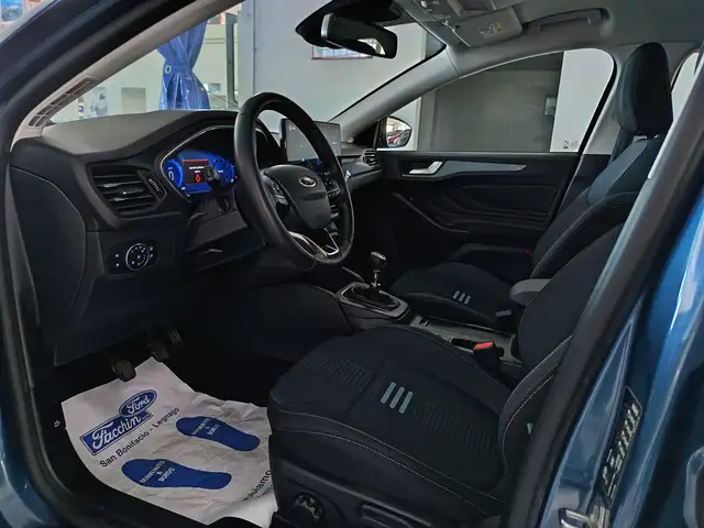 Ford Focus view 2