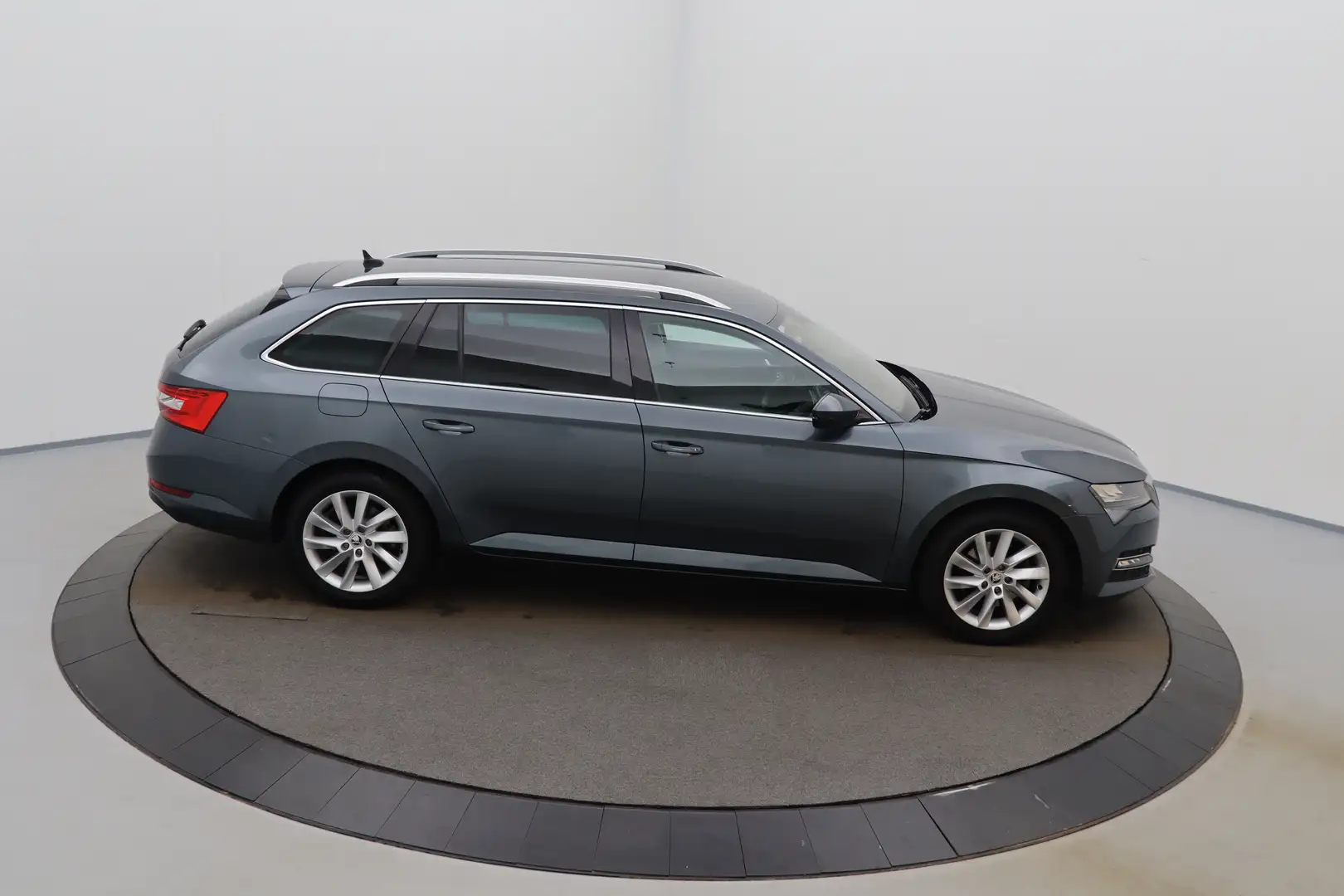 Skoda Superb Combi 1.5 TSI ACT Style DSG Premium Corporate+ LED Gris - 2