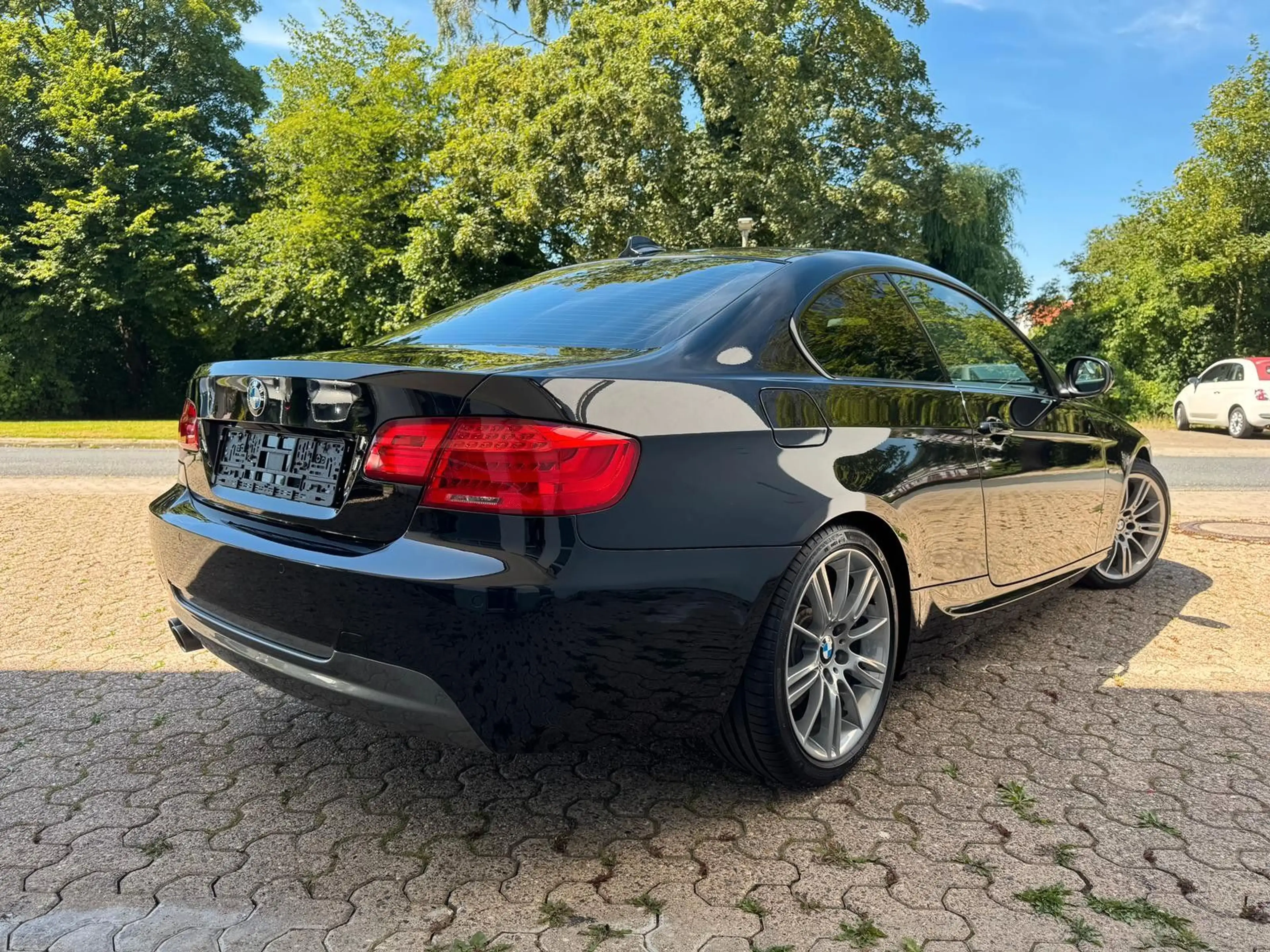 BMW 325 d Coupe M Paket Navi Leder LED PDC TOP! — photo 6