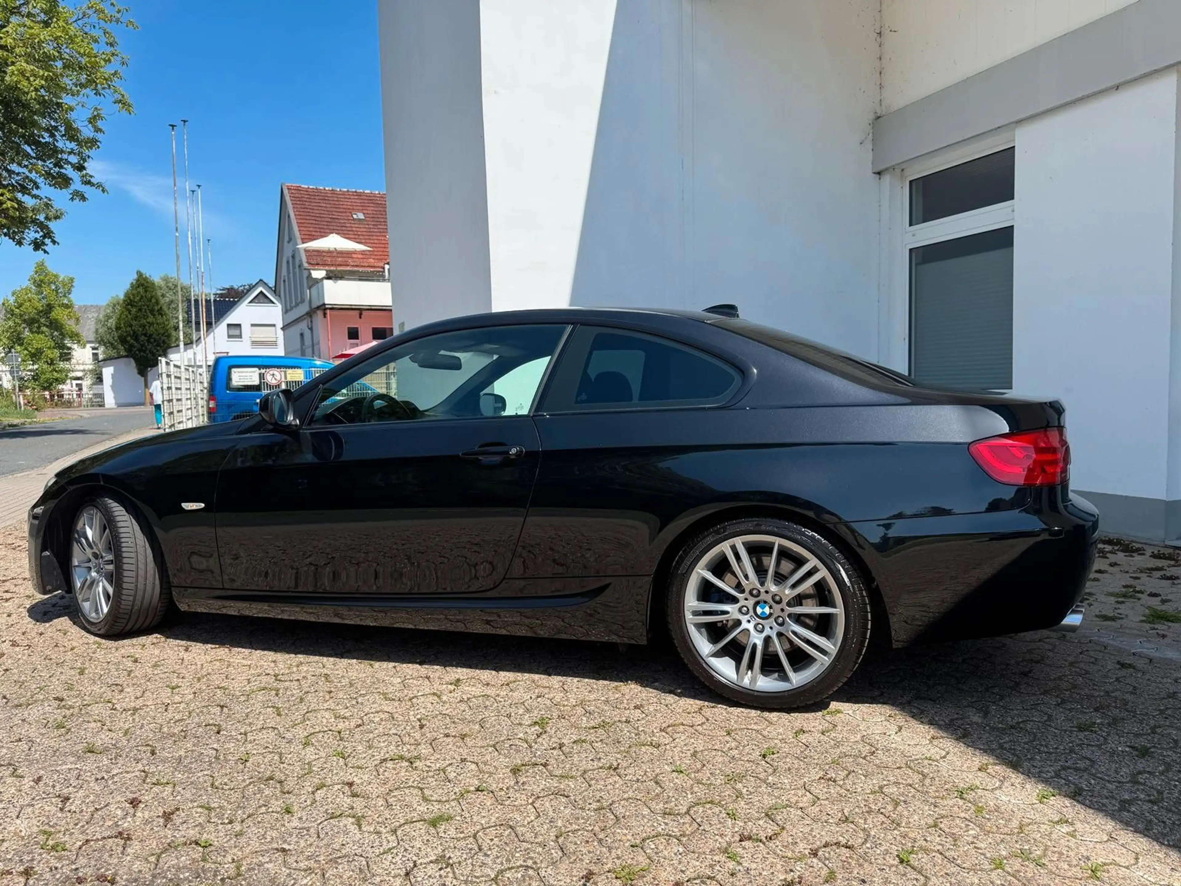 BMW 325 d Coupe M Paket Navi Leder LED PDC TOP! — photo 3