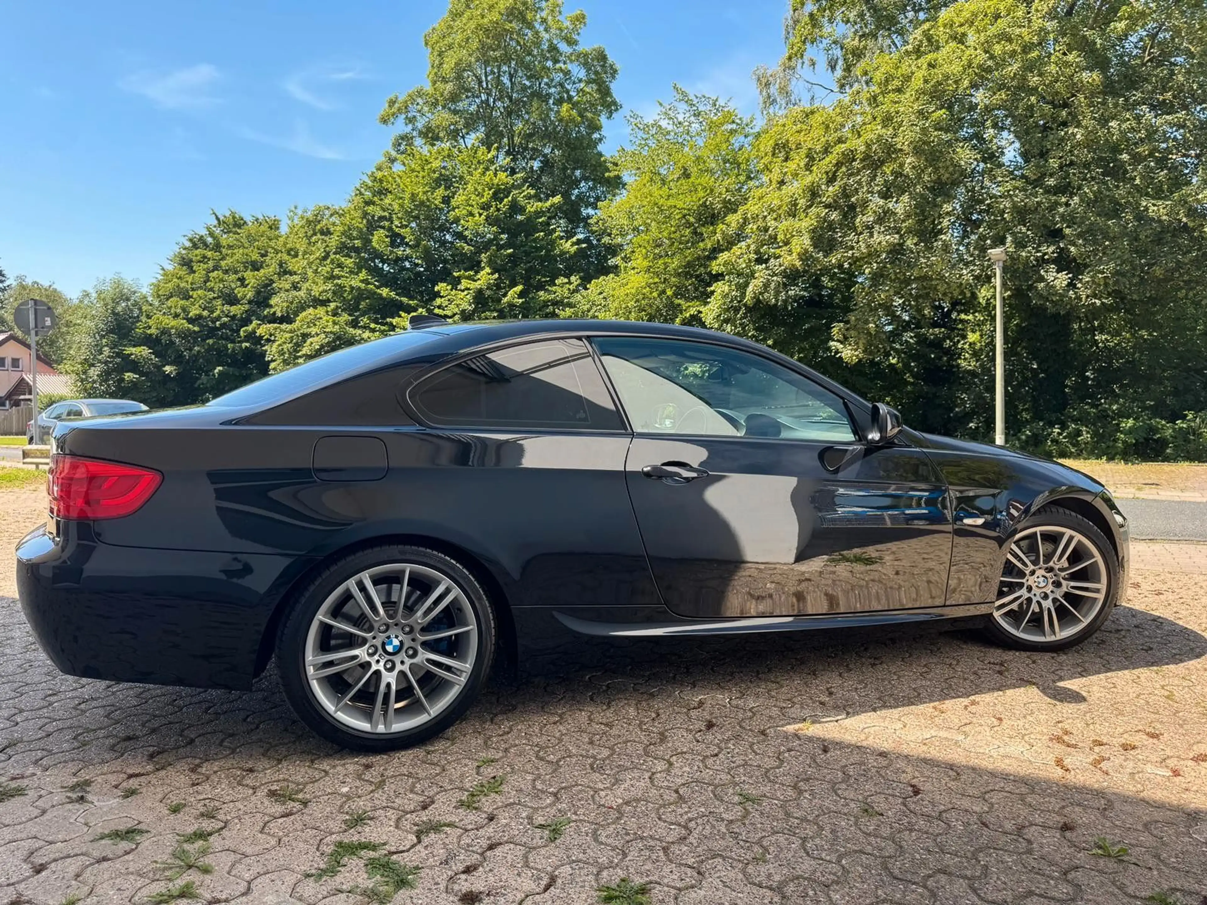 BMW 325 d Coupe M Paket Navi Leder LED PDC TOP! — photo 7