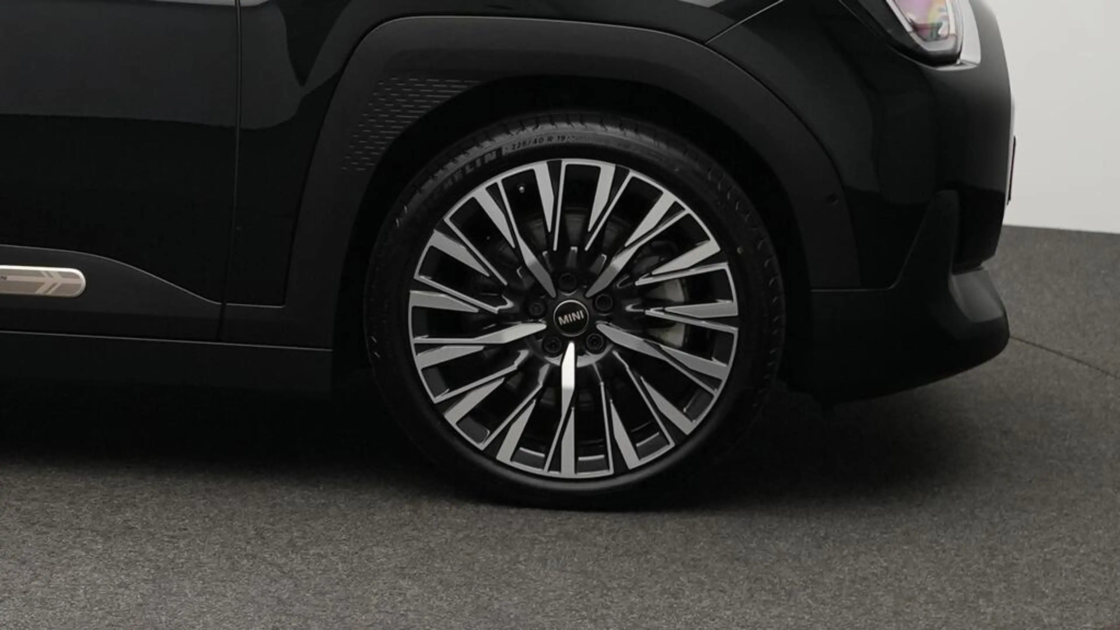MINI Aceman Classic Trim — photo 11