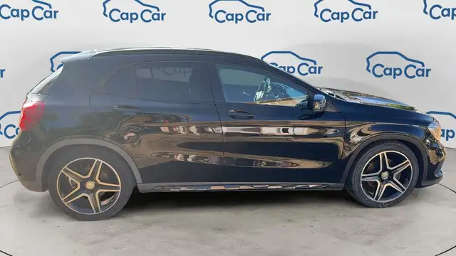Mercedes-Benz GLA view 4
