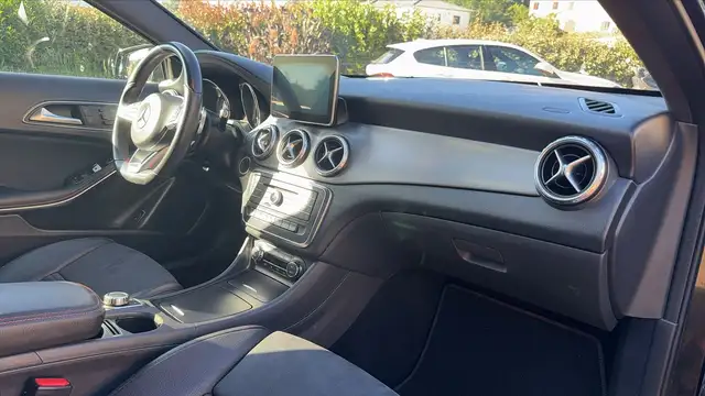 Mercedes-Benz GLA view 10