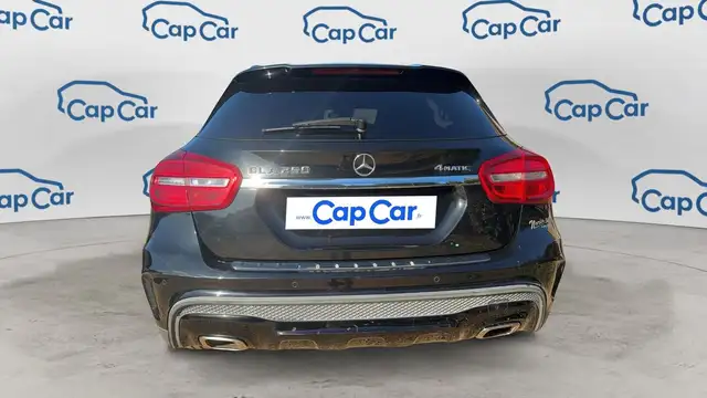Mercedes-Benz GLA view 3