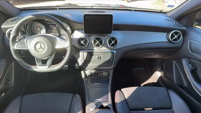 Mercedes-Benz GLA view 11