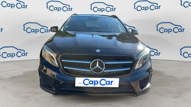 Mercedes-Benz GLA view 5