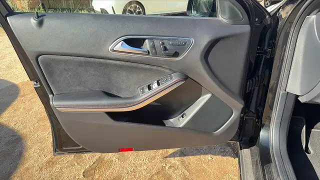 Mercedes-Benz GLA view 7