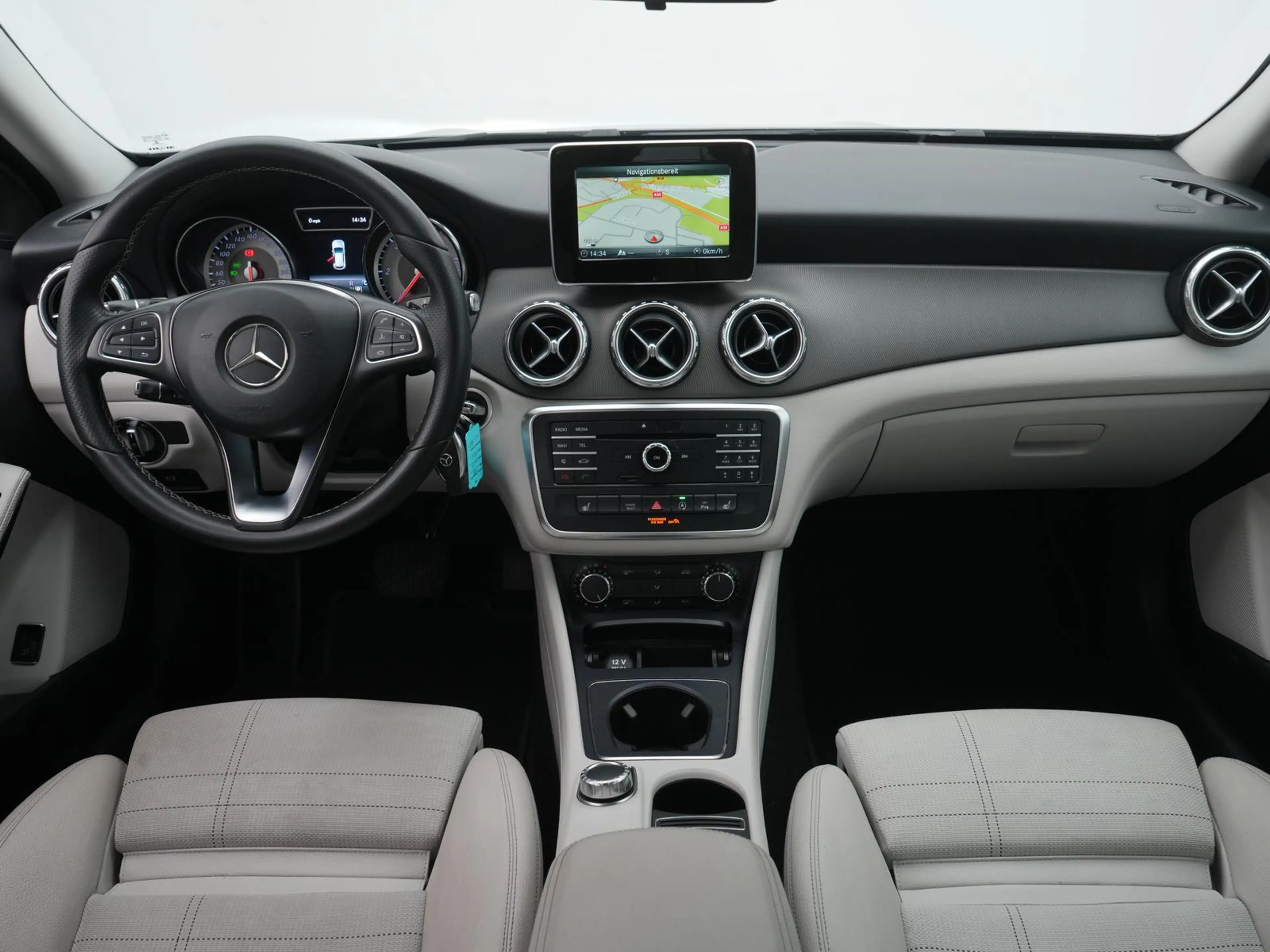 Mercedes-Benz GLA 180 BI-XENON,NAVI,BT,SHZ,TEMPO,CD, — photo 9