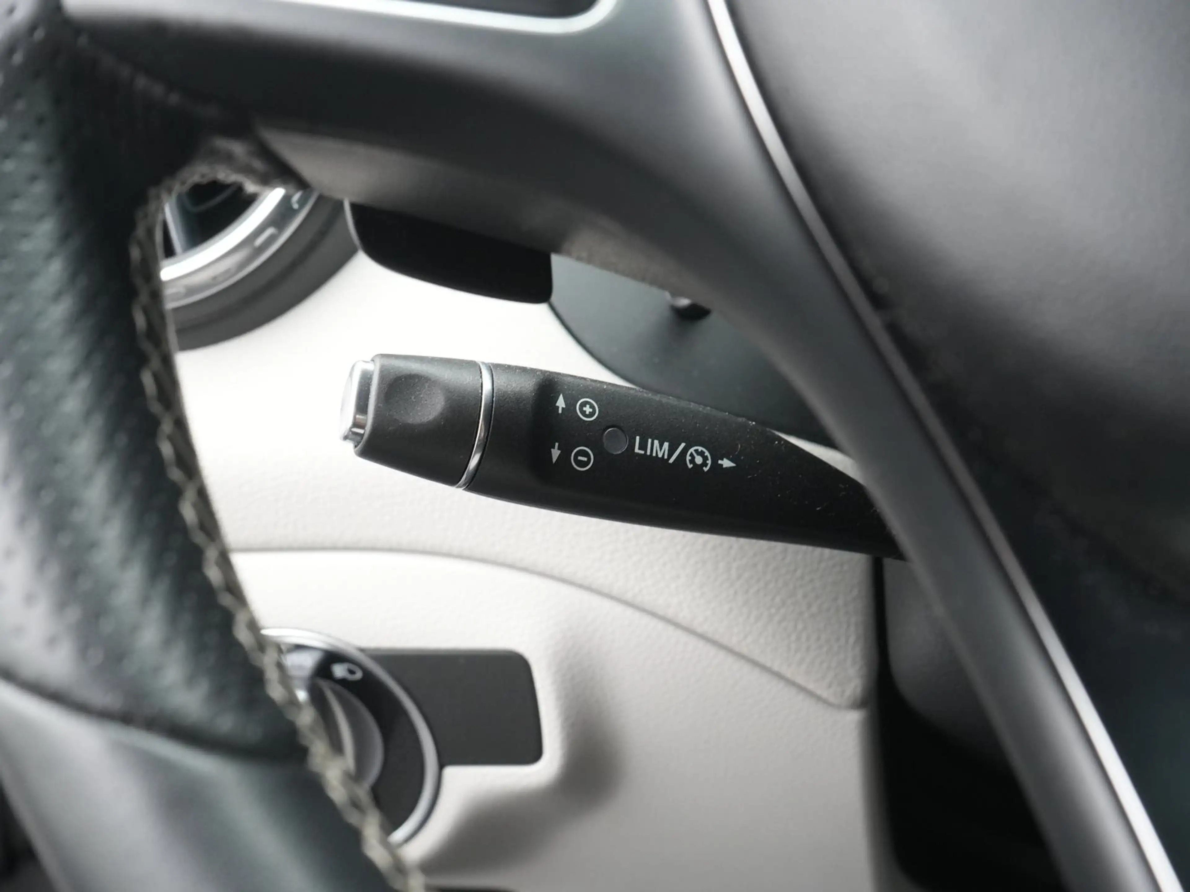 Mercedes-Benz GLA 180 BI-XENON,NAVI,BT,SHZ,TEMPO,CD, — photo 15