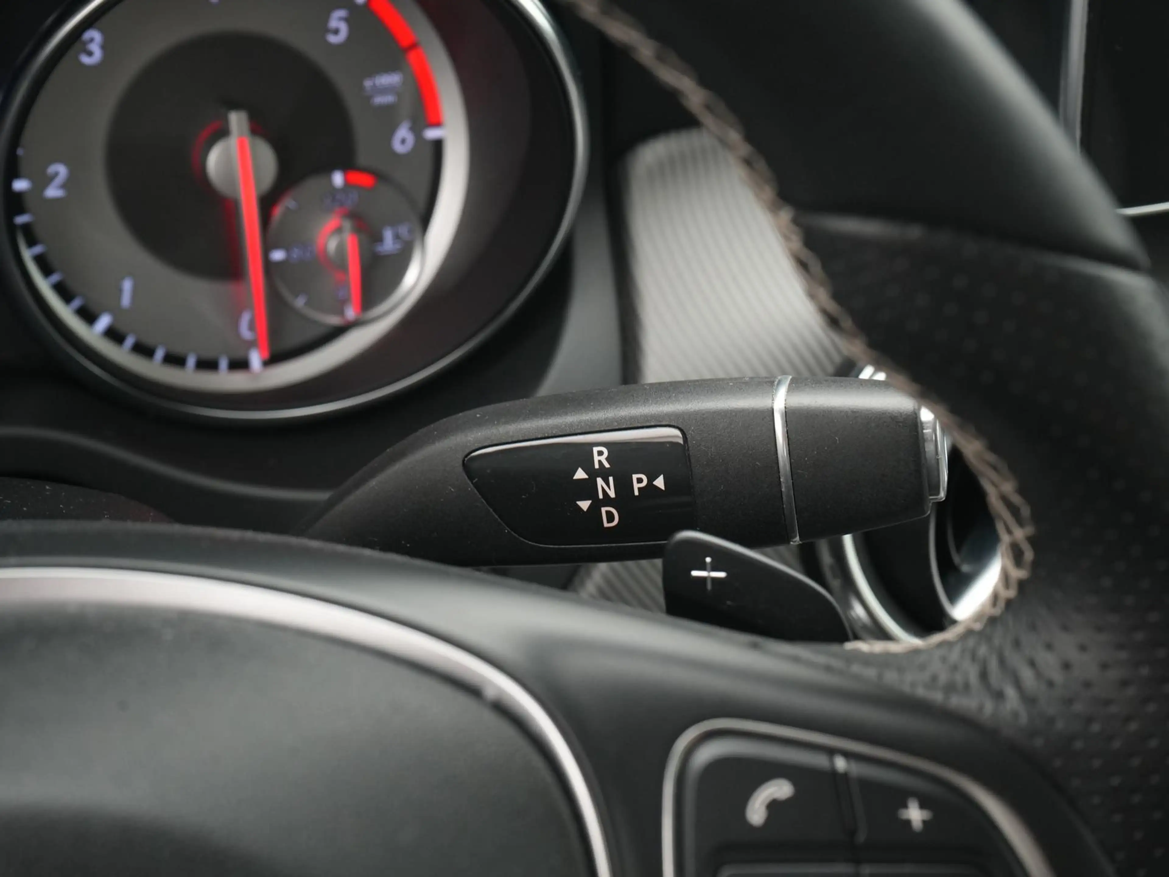 Mercedes-Benz GLA 180 BI-XENON,NAVI,BT,SHZ,TEMPO,CD, — photo 13