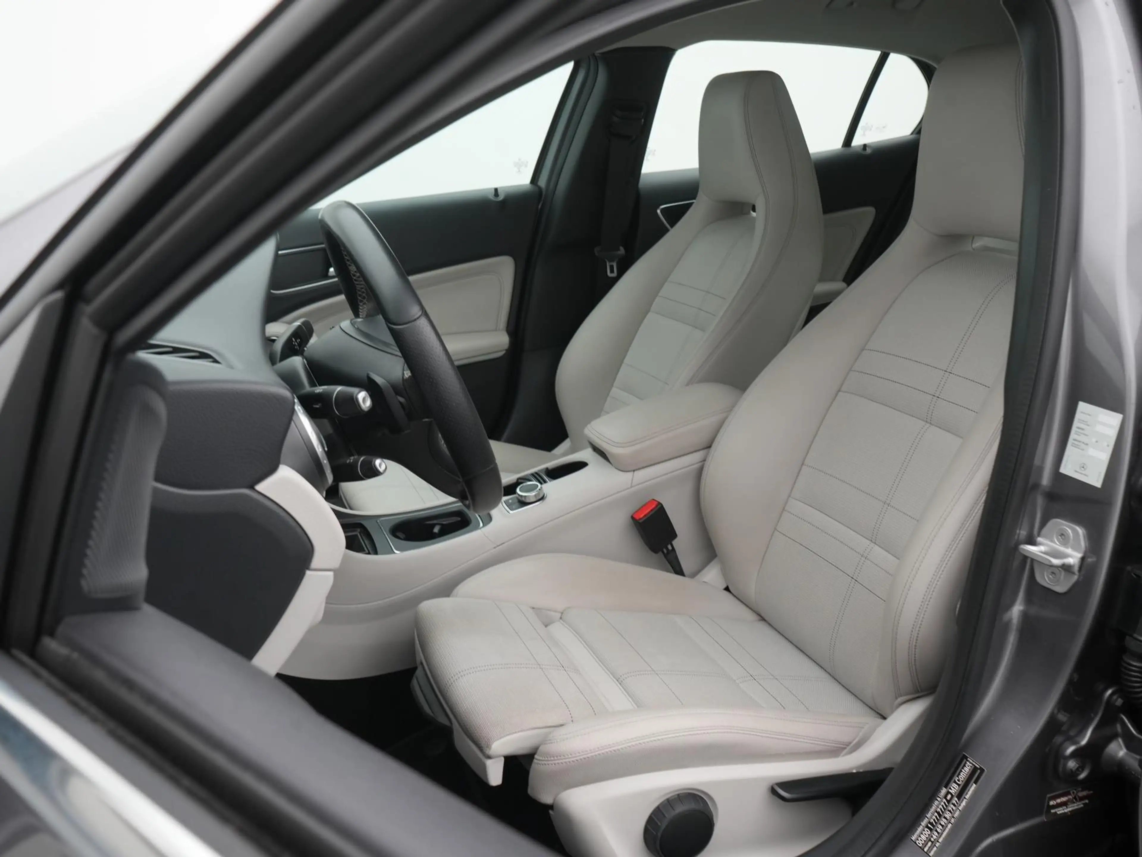 Mercedes-Benz GLA 180 BI-XENON,NAVI,BT,SHZ,TEMPO,CD, — photo 6