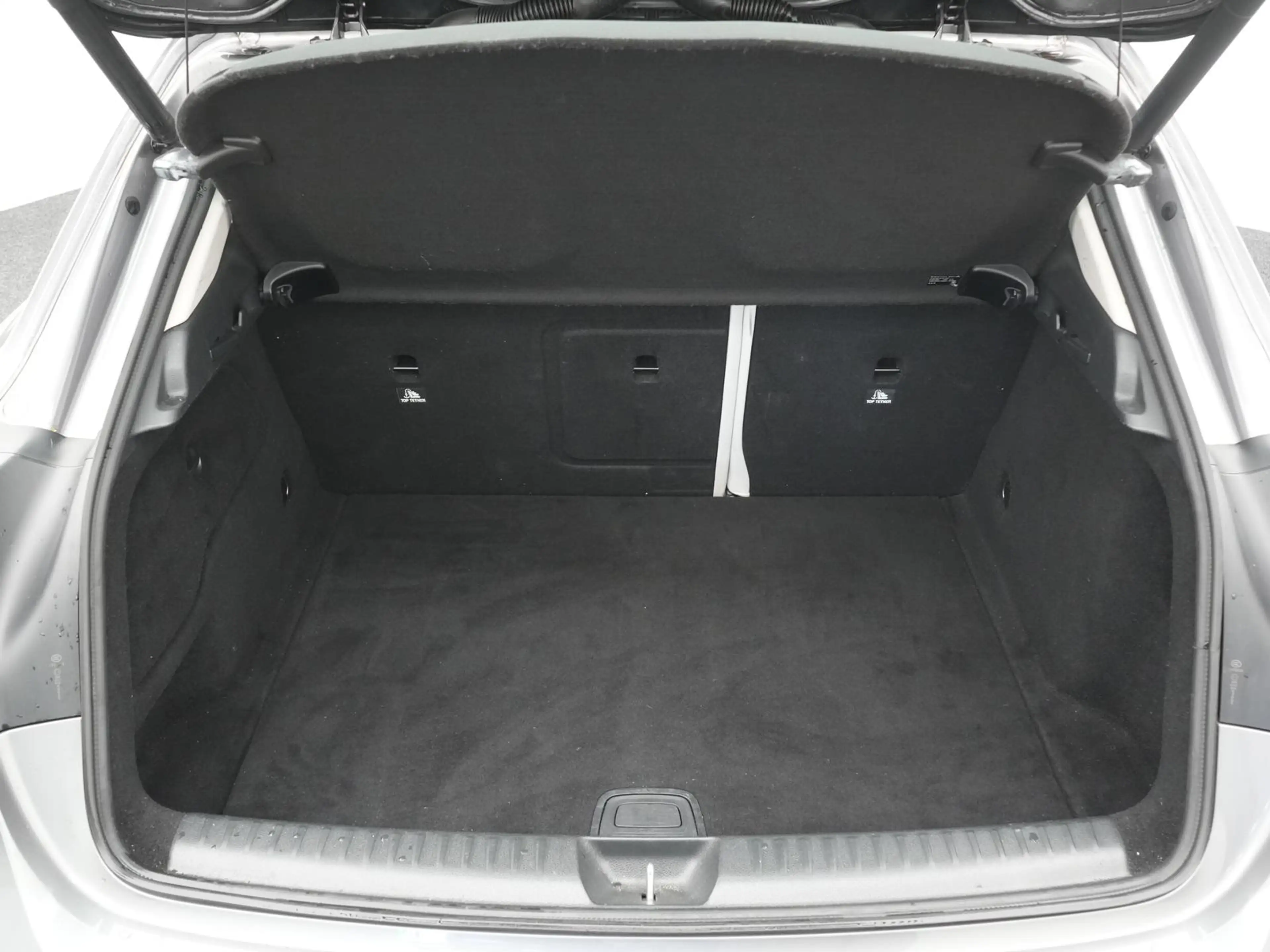 Mercedes-Benz GLA 180 BI-XENON,NAVI,BT,SHZ,TEMPO,CD, — photo 8