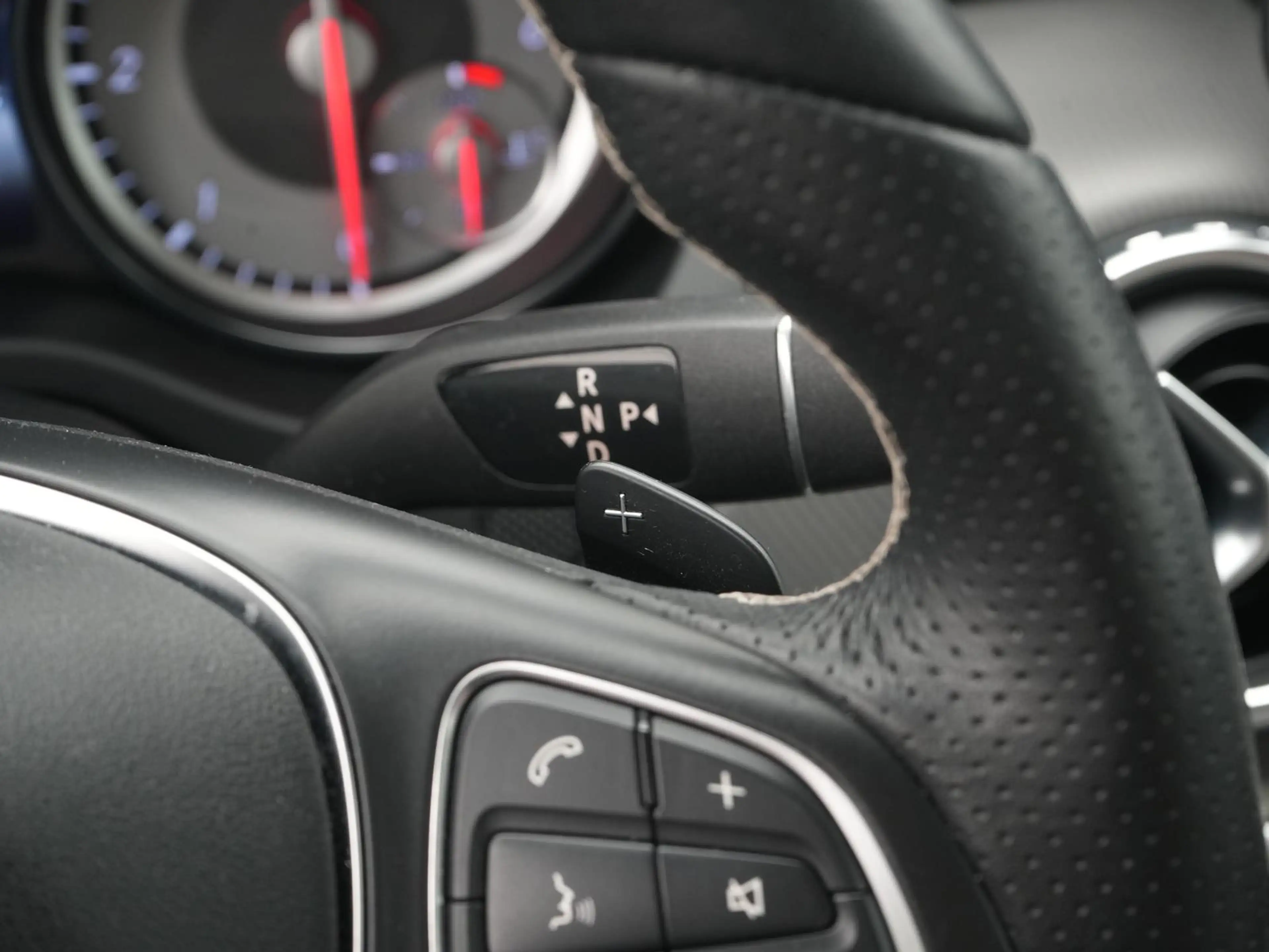 Mercedes-Benz GLA 180 BI-XENON,NAVI,BT,SHZ,TEMPO,CD, — photo 14