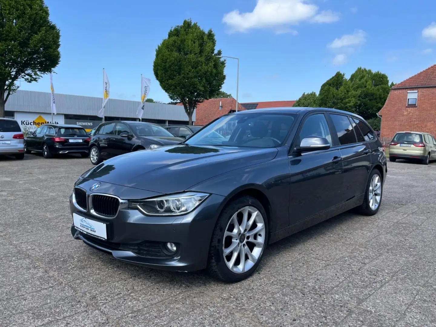 BMW 318 d Bi-Xenon,18-Zoll Alufelgen,Navi,Bluetooth Grau - 1