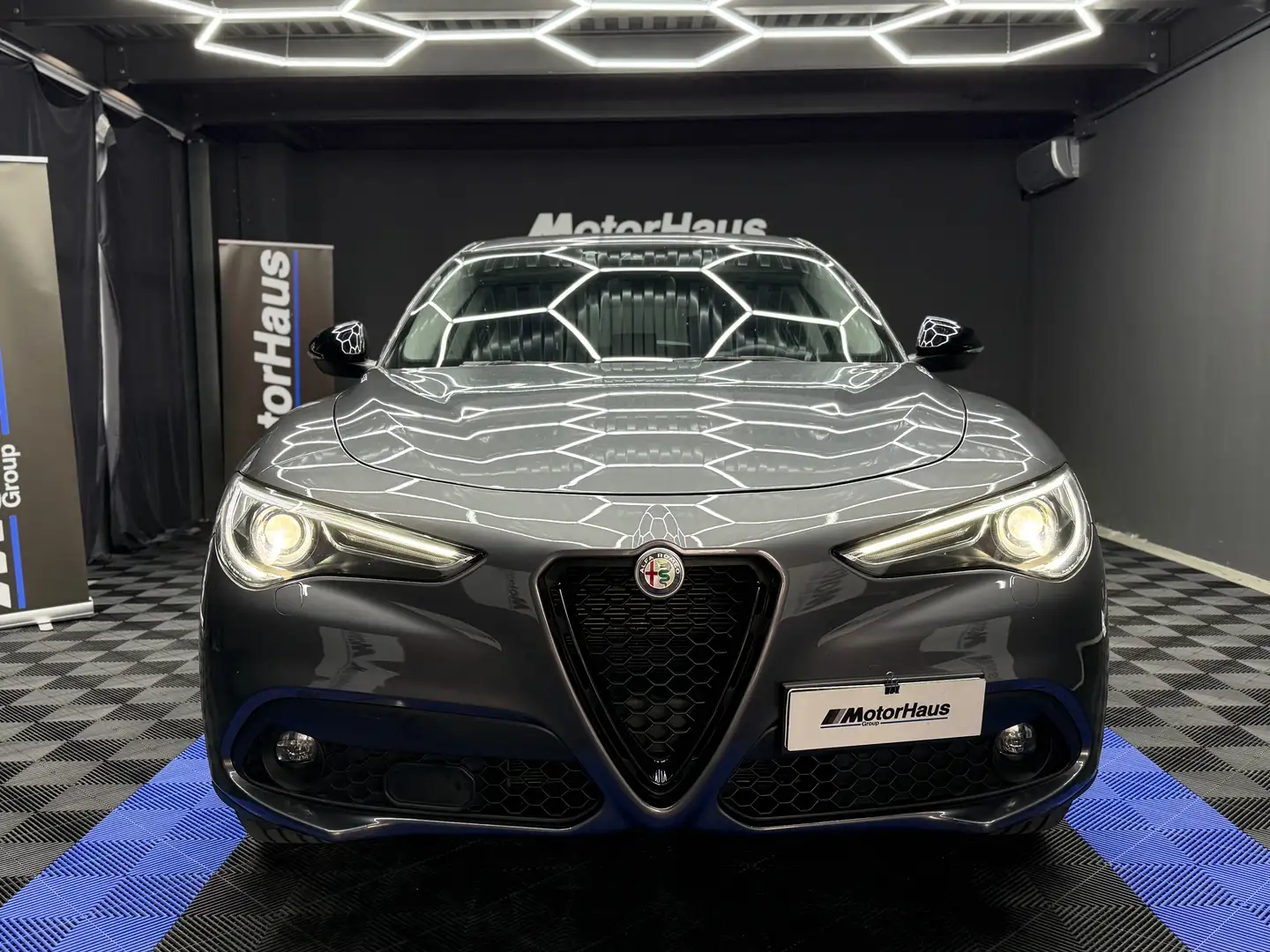 Alfa Romeo Stelvio Stelvio 2.2 rwd 160cv Grijs - 2
