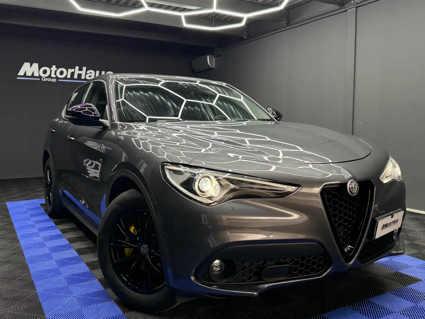 Alfa Romeo Stelvio Stelvio 2.2 rwd 160cv Grijs - 1