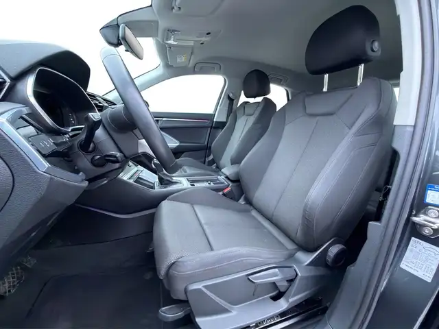 Audi Q3 view 11