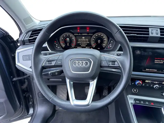 Audi Q3 view 13