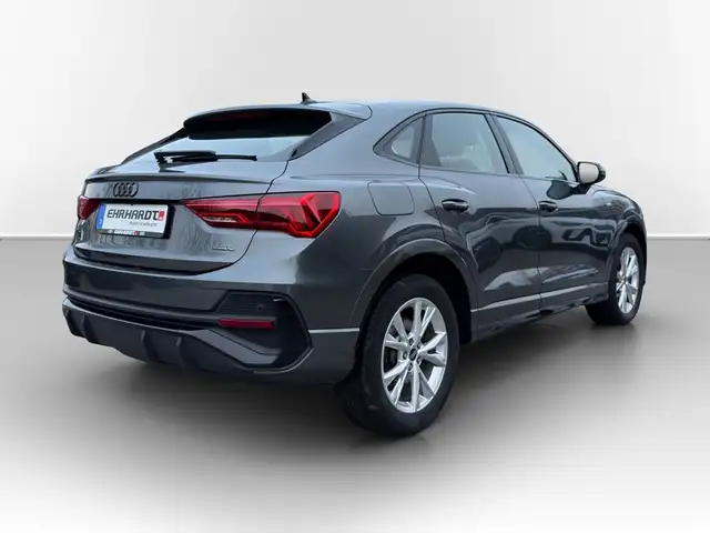 Audi Q3 view 5
